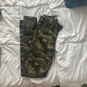 Skinny camo jeans